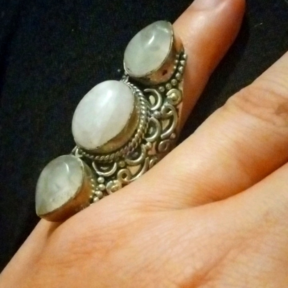 Incredible Rose Quartz 3 stone Sterling Silver Ring 7.5..in Gorgeous Condition.